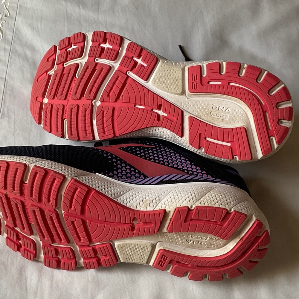 Brooks Women's Black and Pink Athletic Shoes - Picture 2 of 3